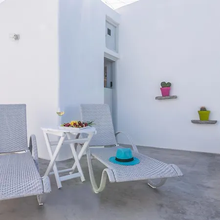 Traditional House By The Sea *