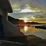 Traditional House By The Sea بيت للعطل