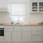 Traditional House By The Sea بيت للعطل Mandrakia