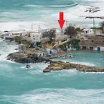Traditional House By The Sea *