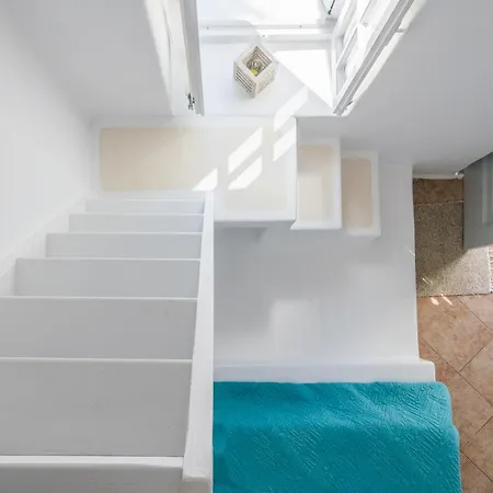 Traditional House By The Sea בית נופש