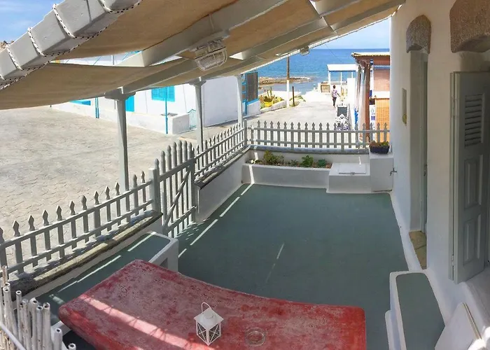 Traditional House By The Sea Feriehus *