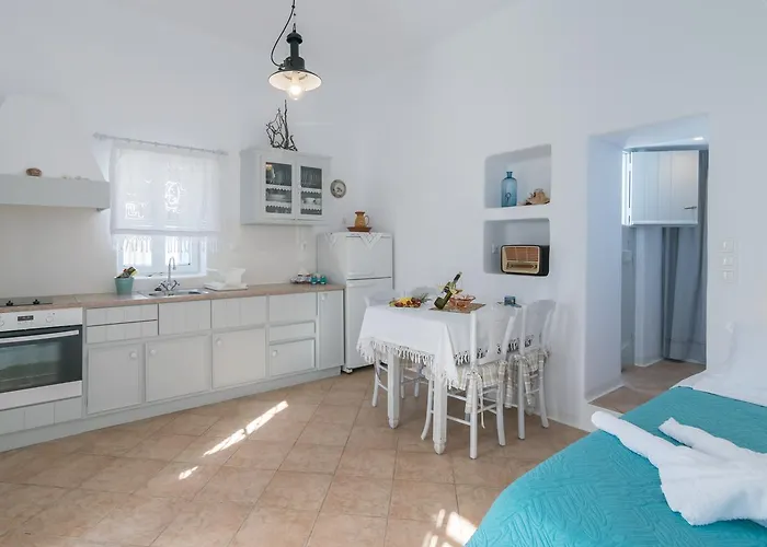 Traditional House By The Sea Semesterbostad